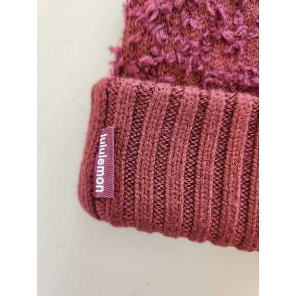 NWT Lululemon Ombre Knit Textured Beanie One size Red Merlot - Picture 4 of 9